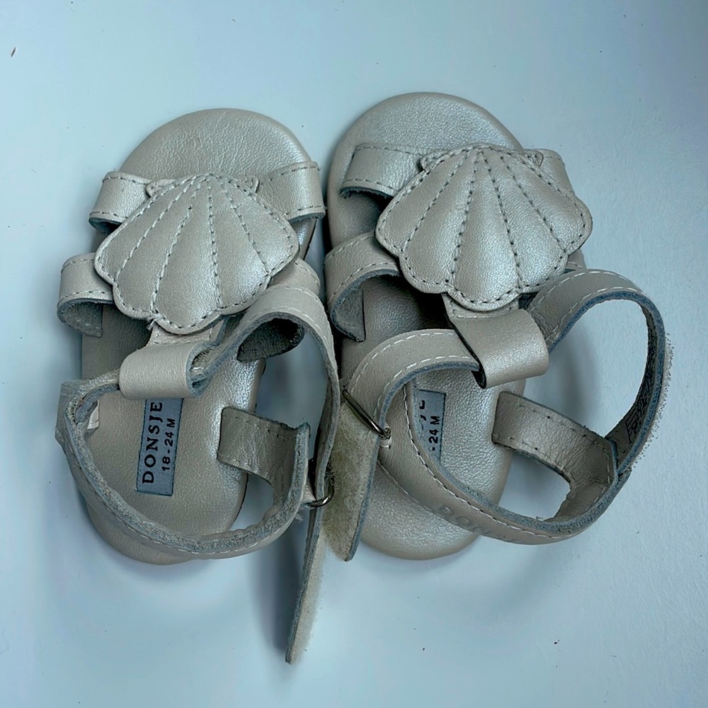 Ushy scalop baby sandals (12-18 months) Off White Metallic Leather